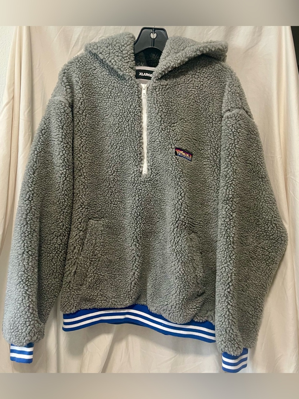XLARGE Gray Sherpa Half-Zip Hoodie with Stripe Hem Size Medium